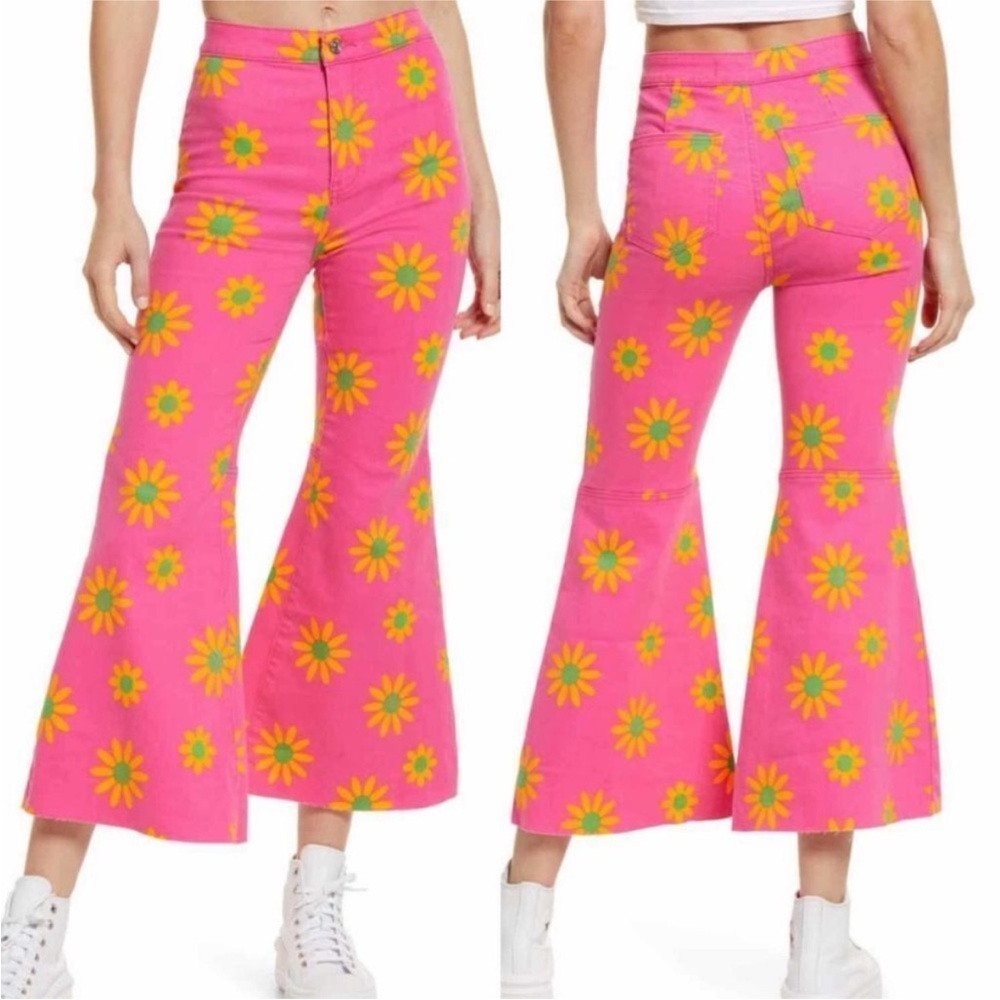 Free People Youthquake Printed Crop
Flare Jeans Pink Size 27